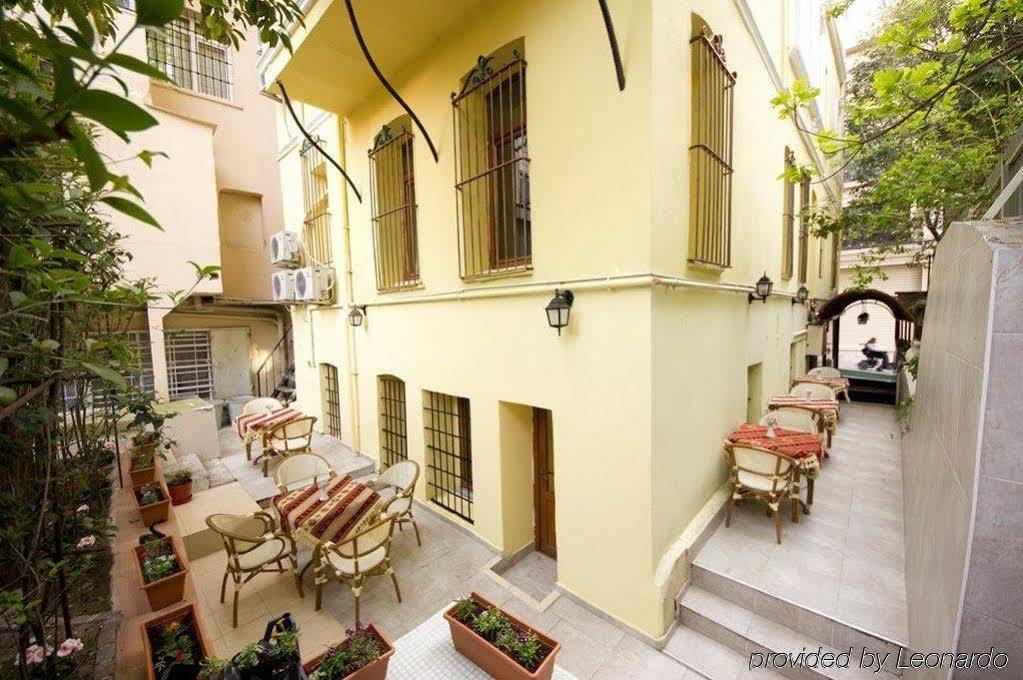 Adonis Palace Hotel 3*