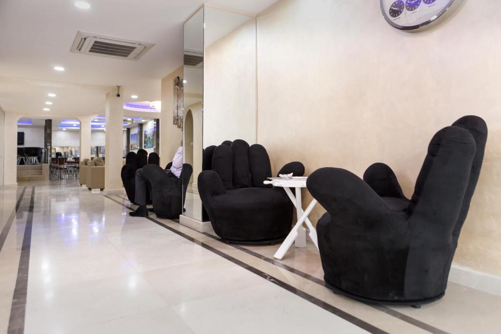 Lal Hotel