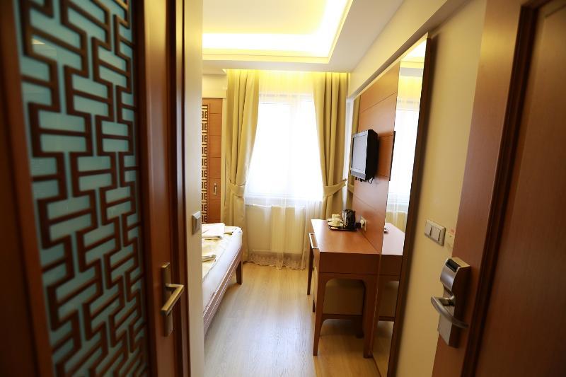 Sirkeci Park 3*
