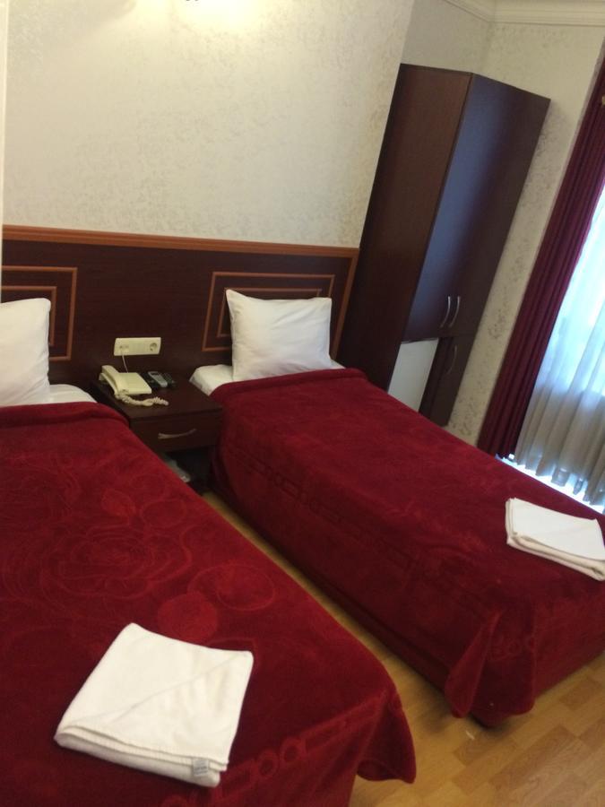 Hotel Red White 2*