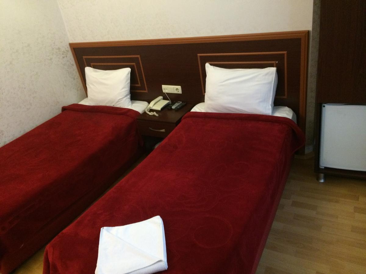 Hotel Red White 2*