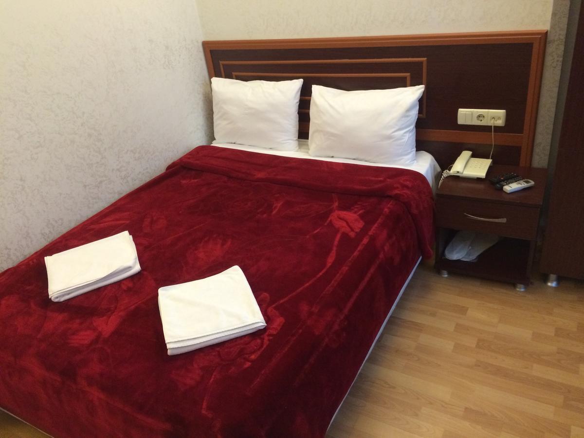 Hotel Red White 2*