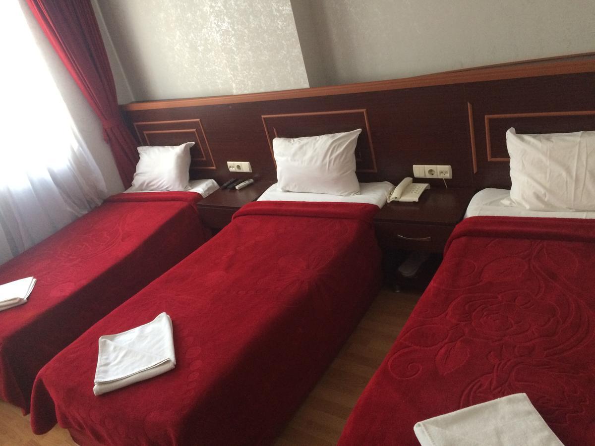 Hotel Red White 2*