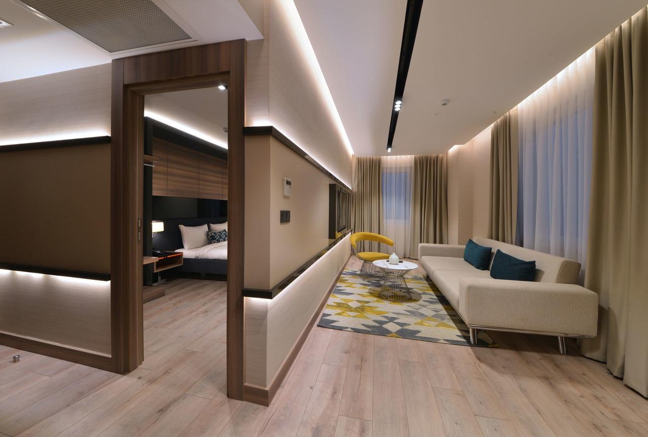 Nish Palace Exlusive