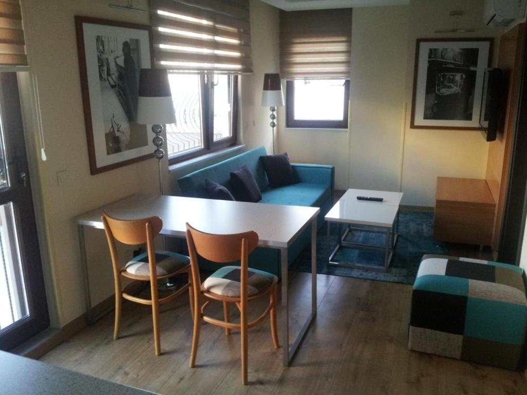 Collage Cihangir 33 2* Istanbul