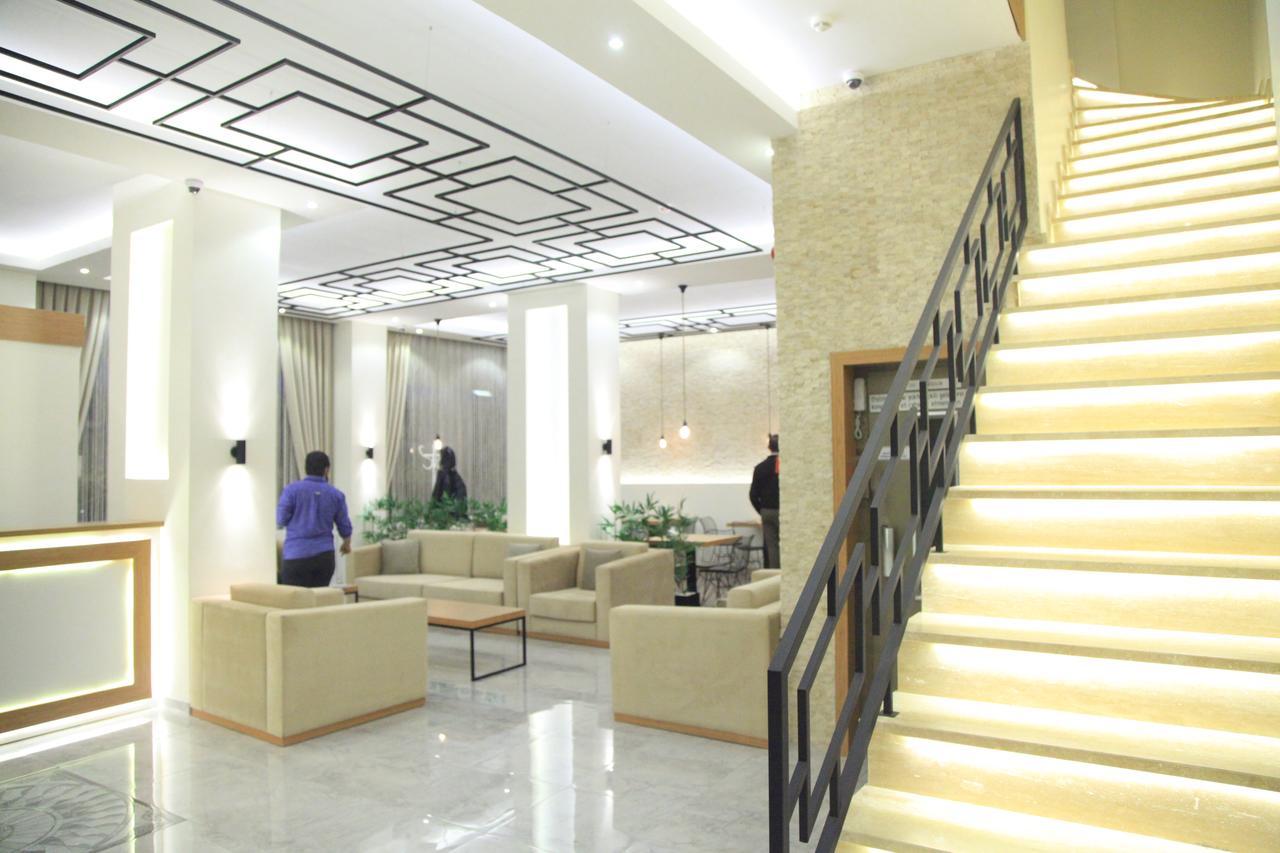 Otel Okur