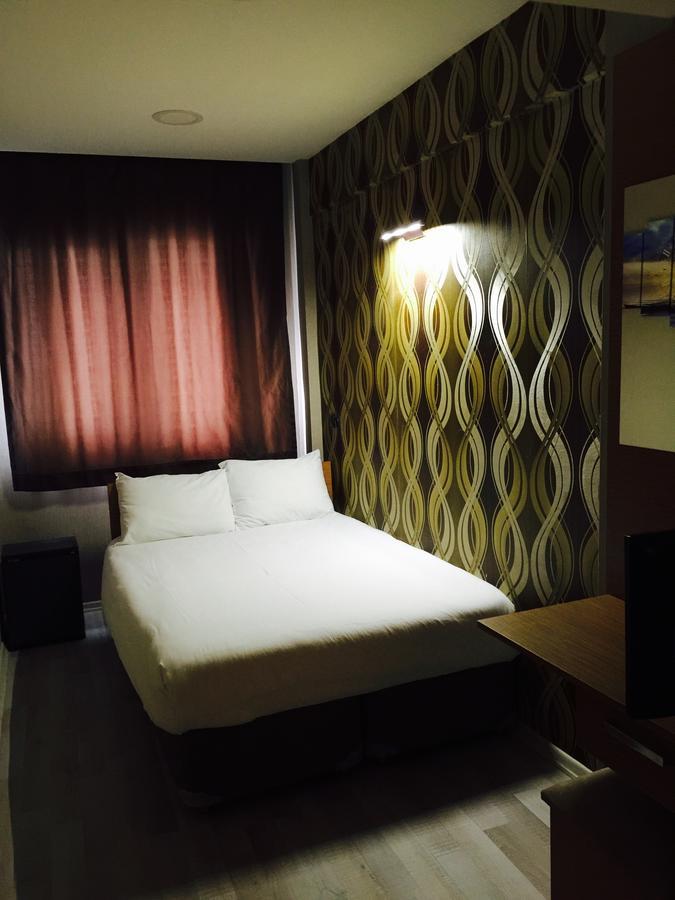 Otel Okur