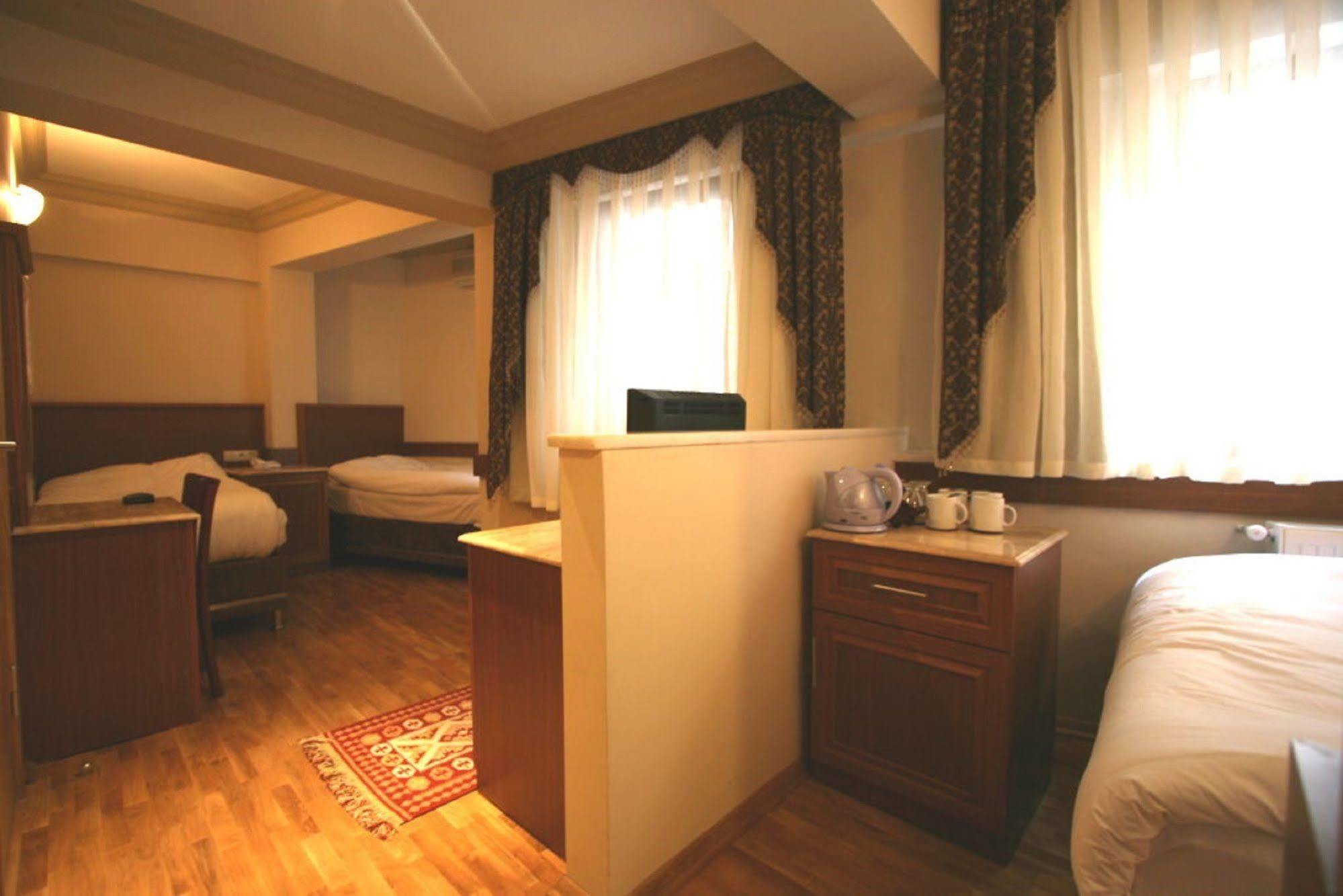 Hotel Grand Peninsula