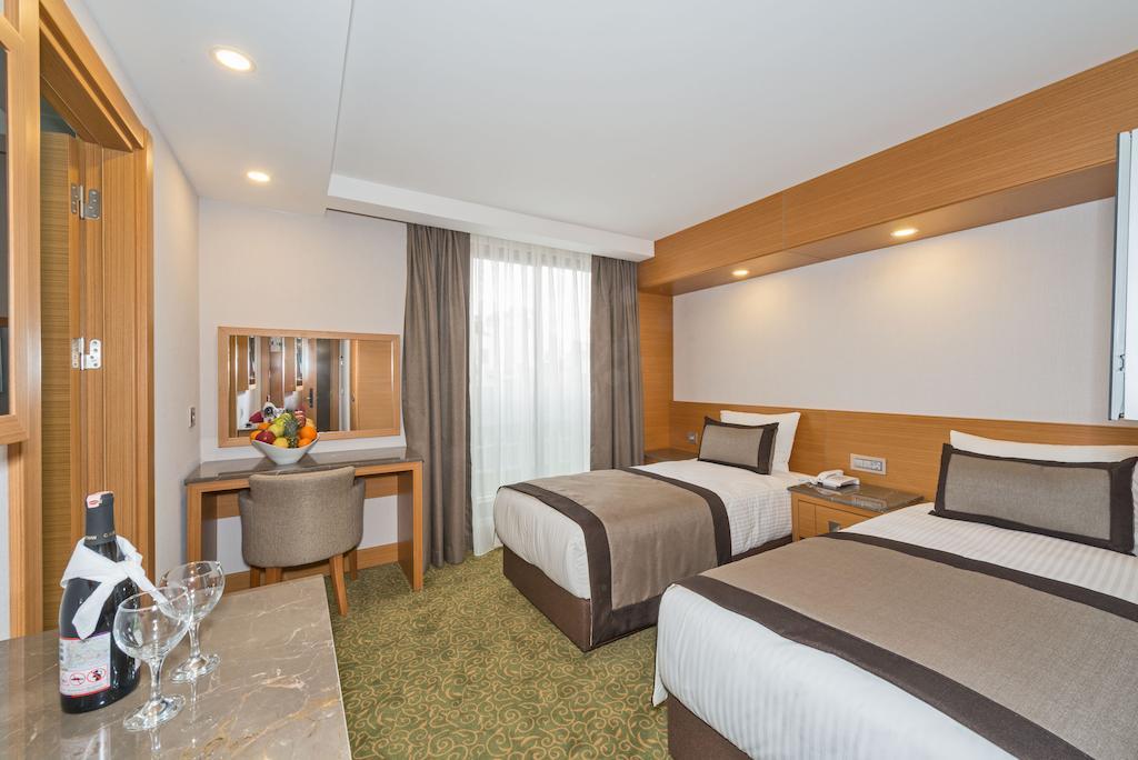 Bisetun Hotel 4*