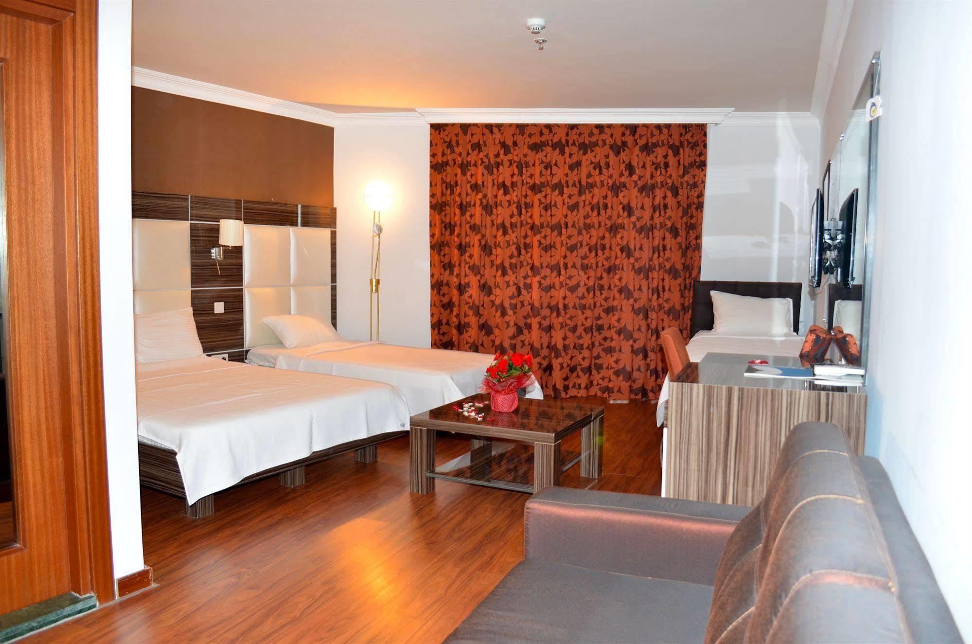 La Piano Hotel