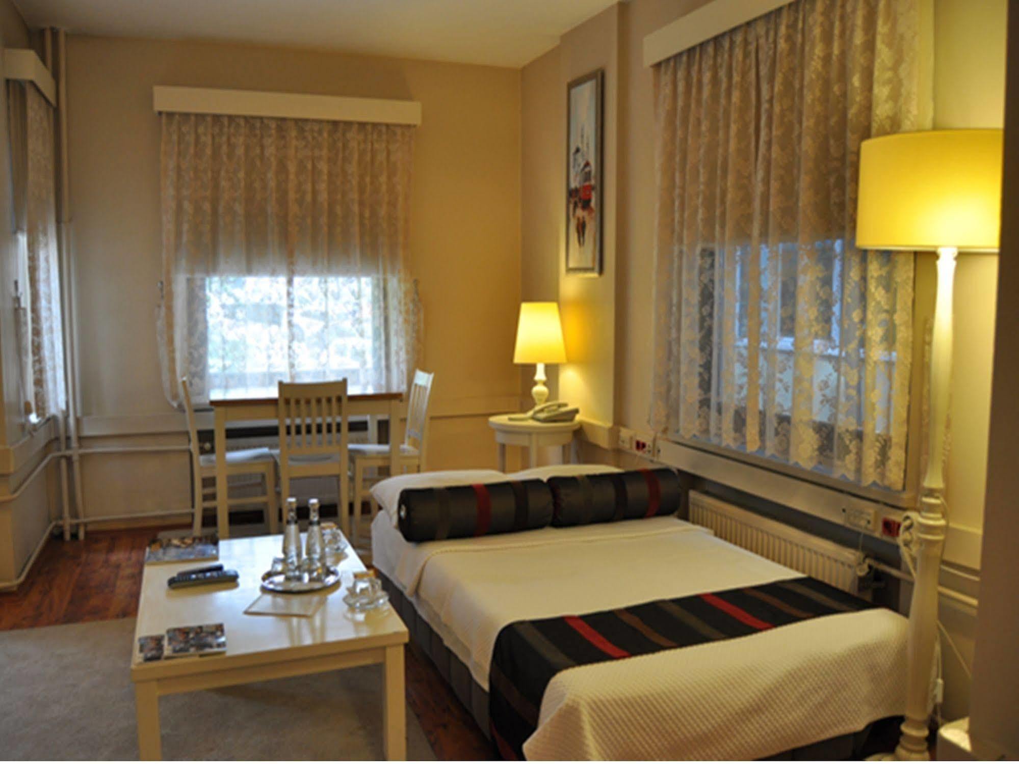 Away Aparthotel 3*