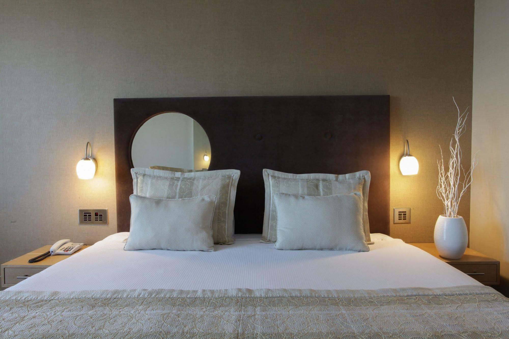 Wow Airport Hotel 4*
