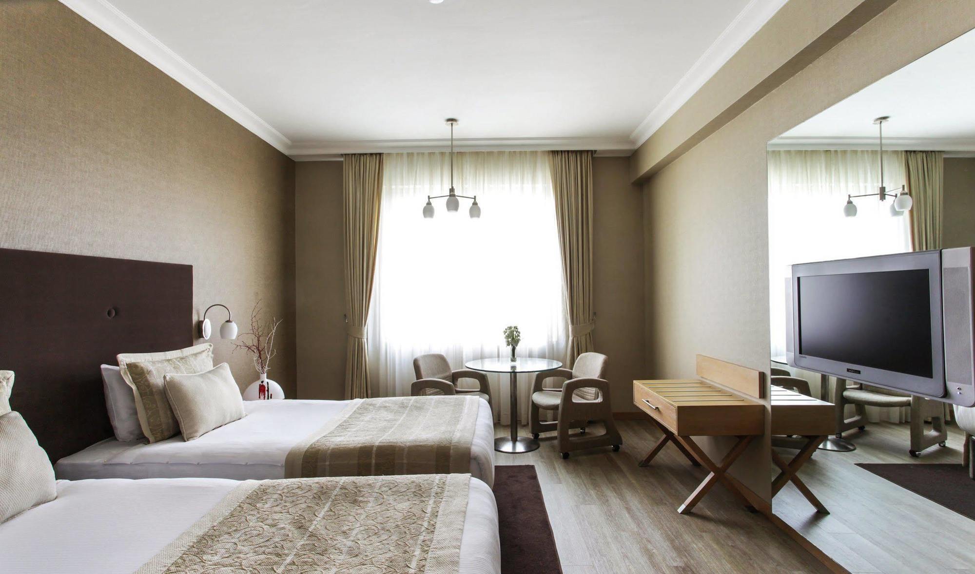 Wow Airport Hotel 4*