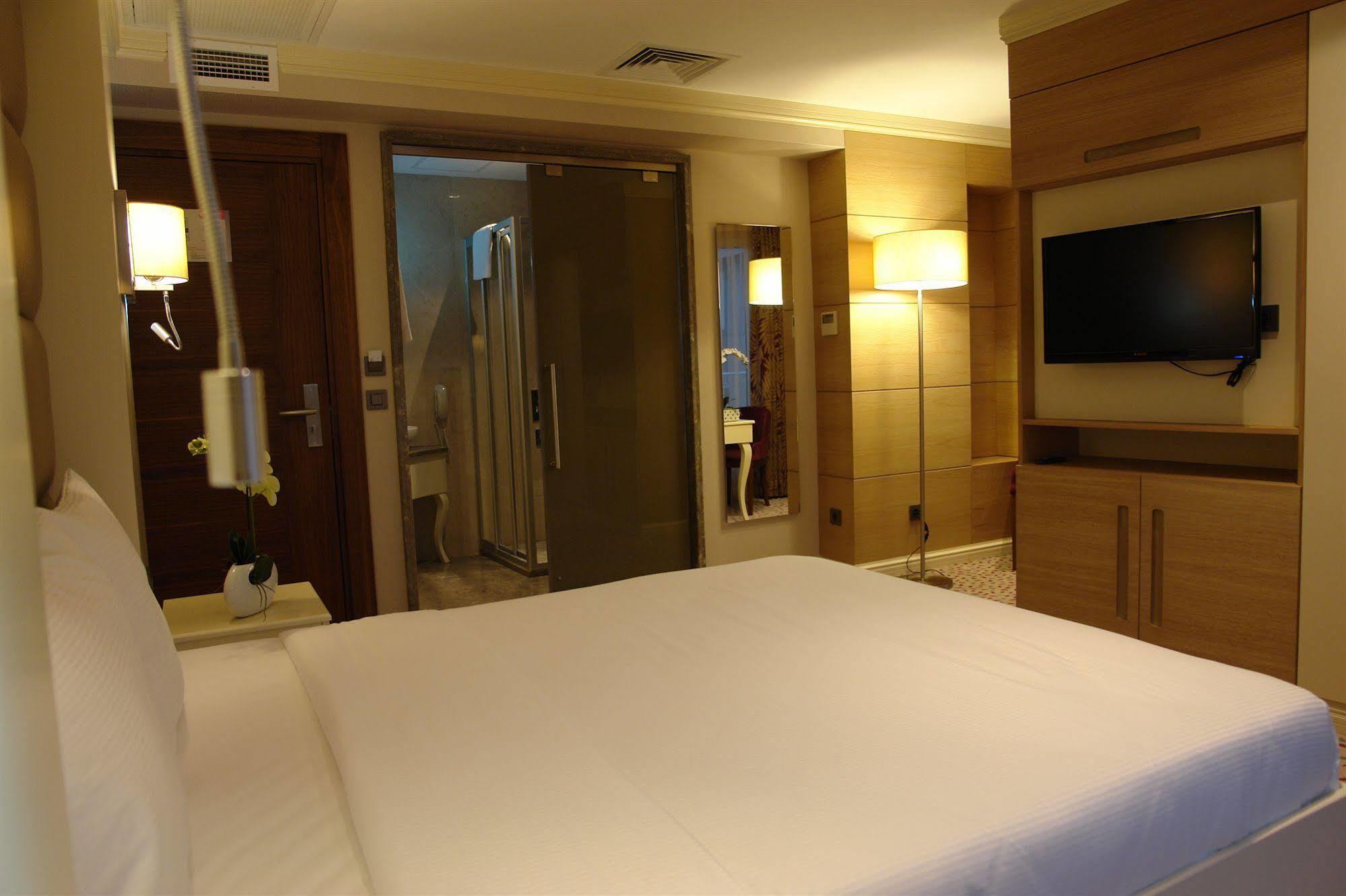 Le Mirage Hotel