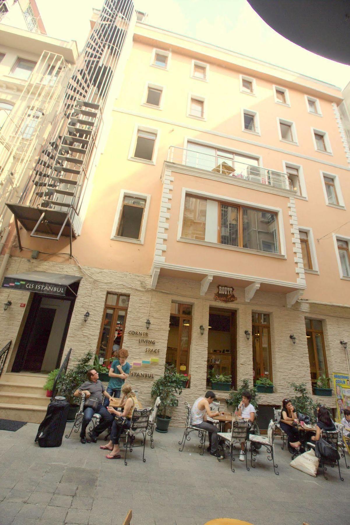 Corner Living Space Oda ve Kahvaltı