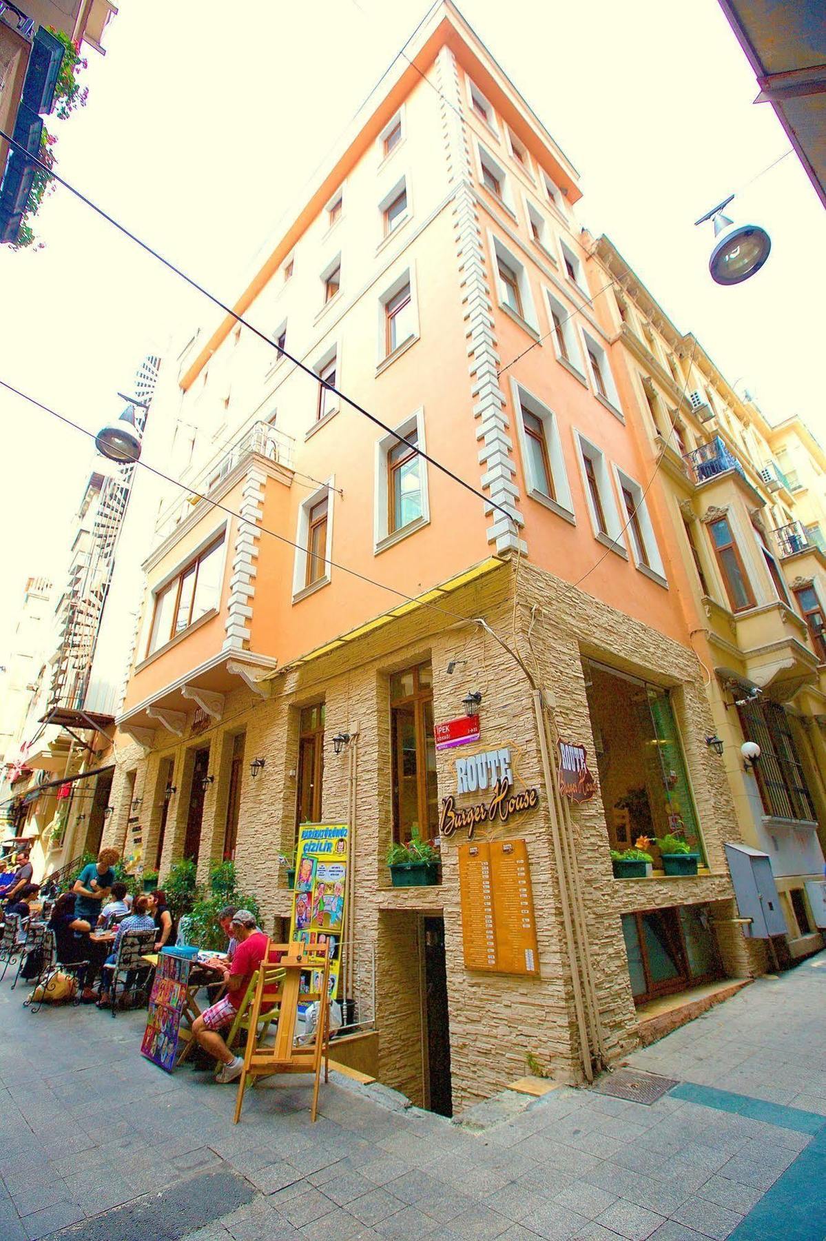 Oda ve Kahvaltı Corner Living Space