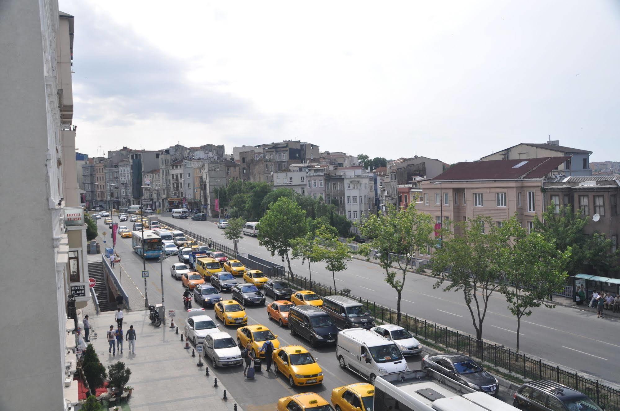 Corner Taksim 3*