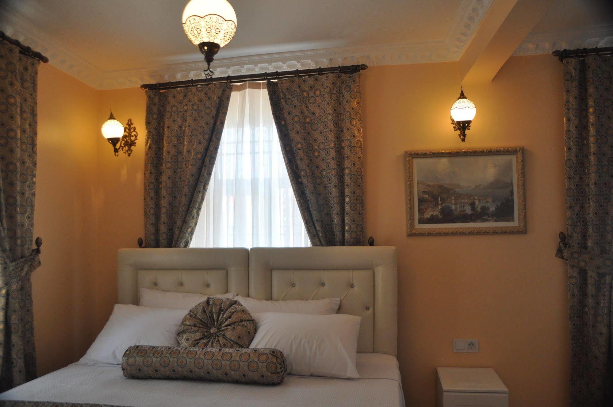 Corner Taksim 3*