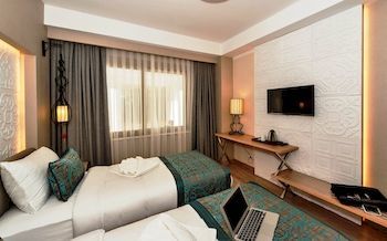 Aybar & 4* Istanbul