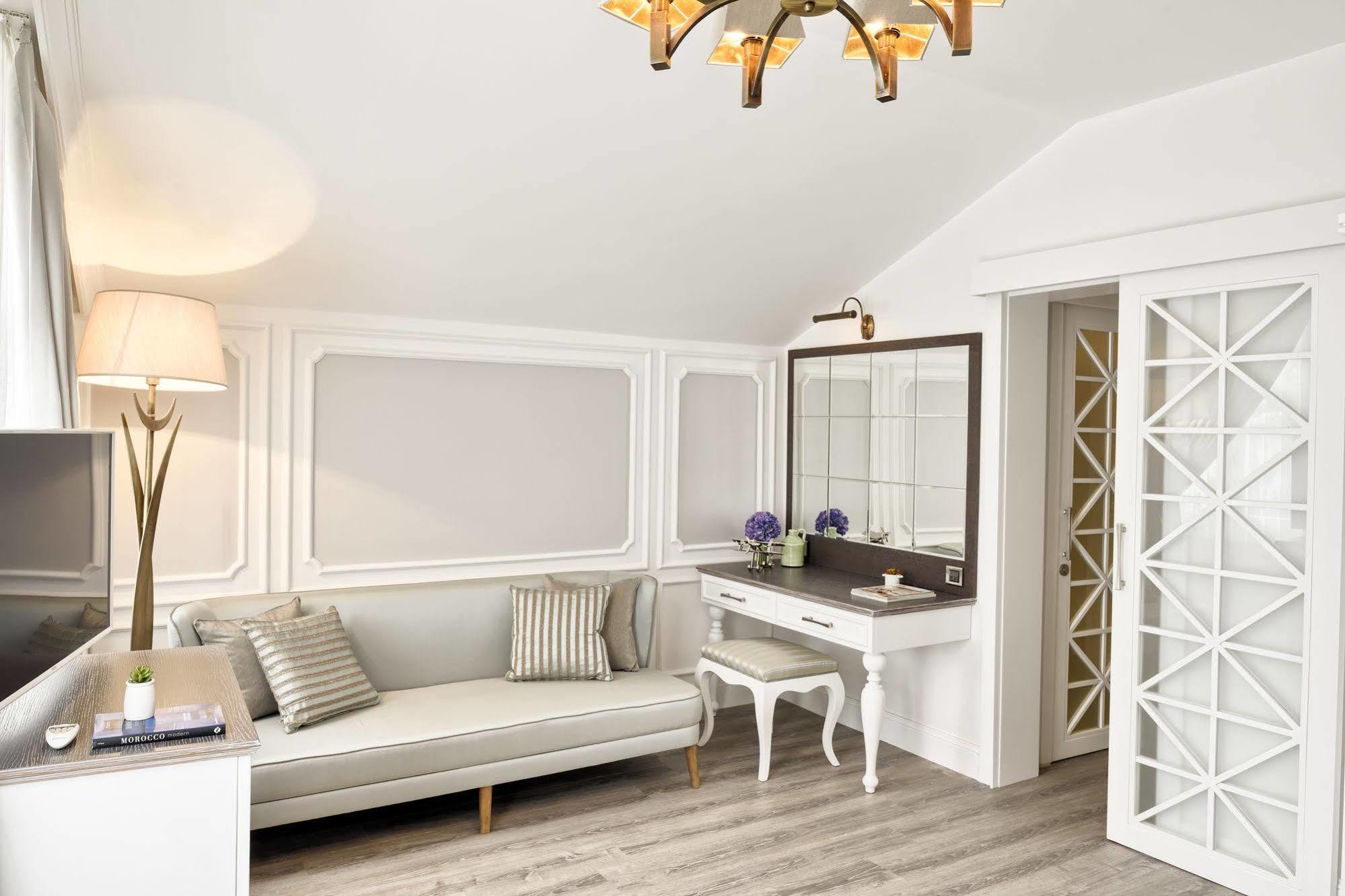 Mirrors Hotel Istanbul