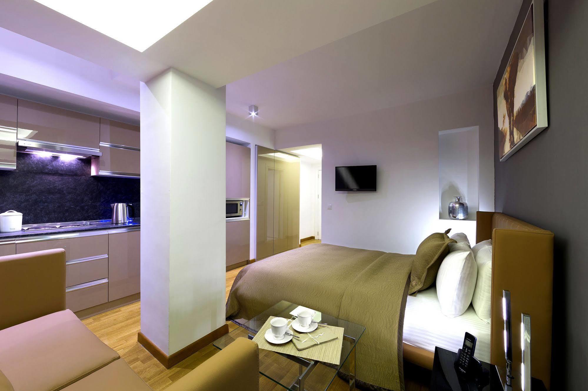Otel The Place By Cey 5*