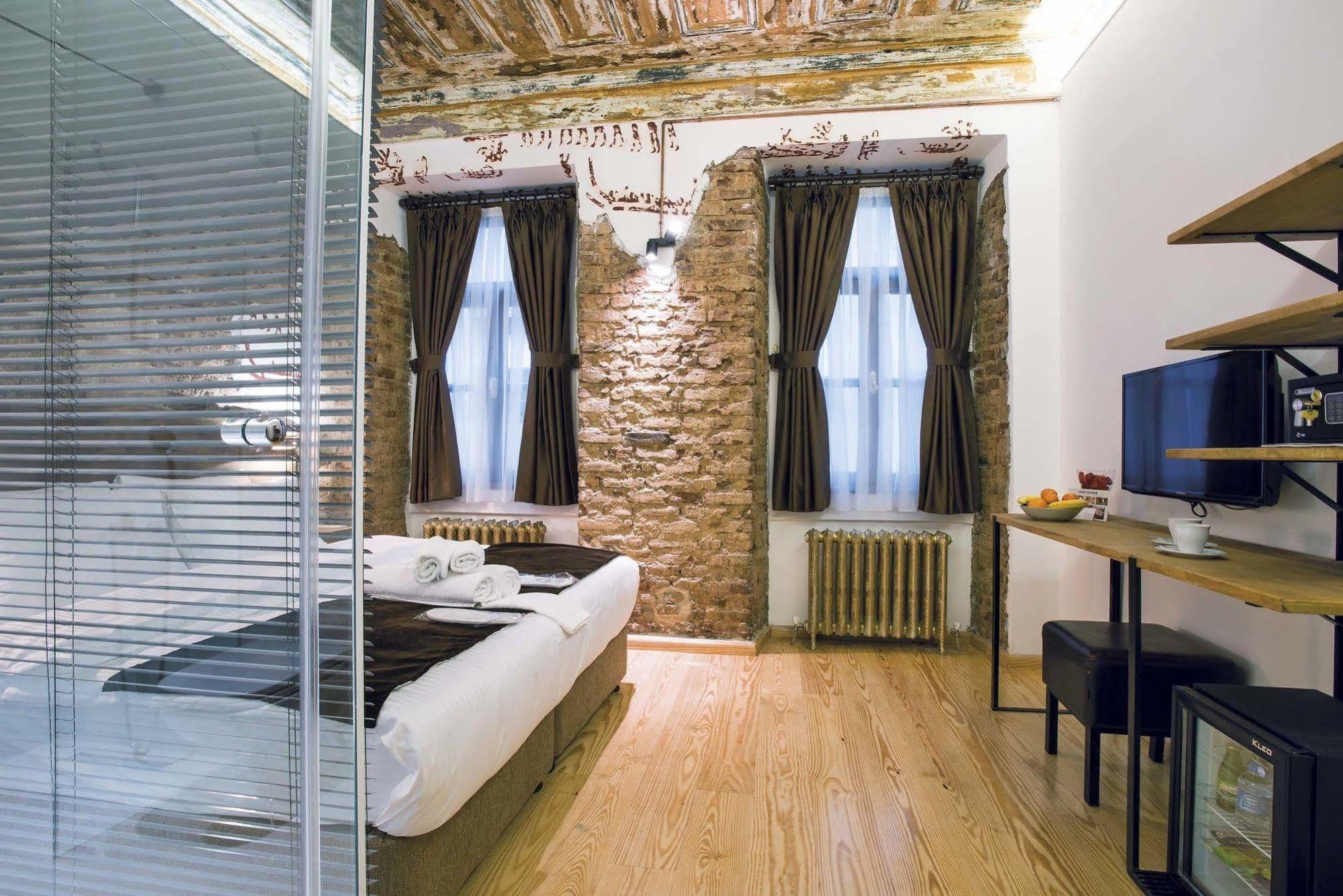 Gen Suites Pera