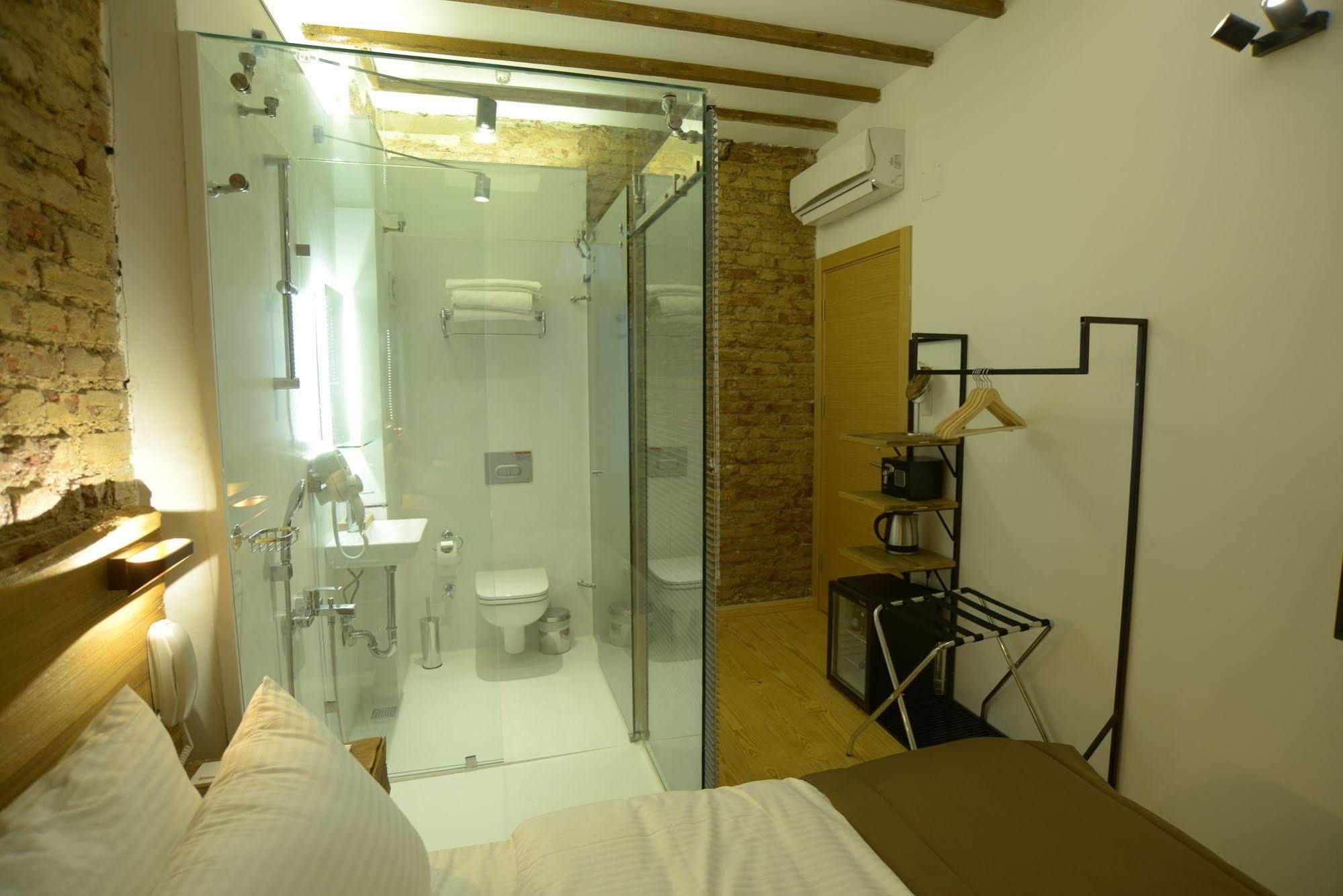 Gen Suites Pera