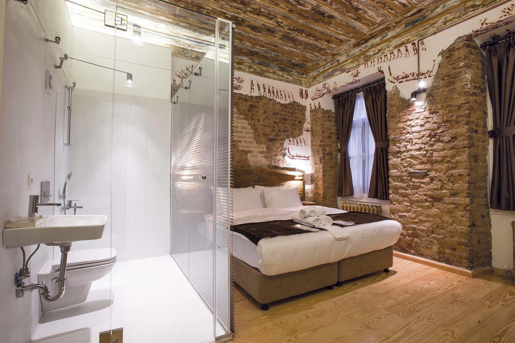 Gen Suites Pera 2*