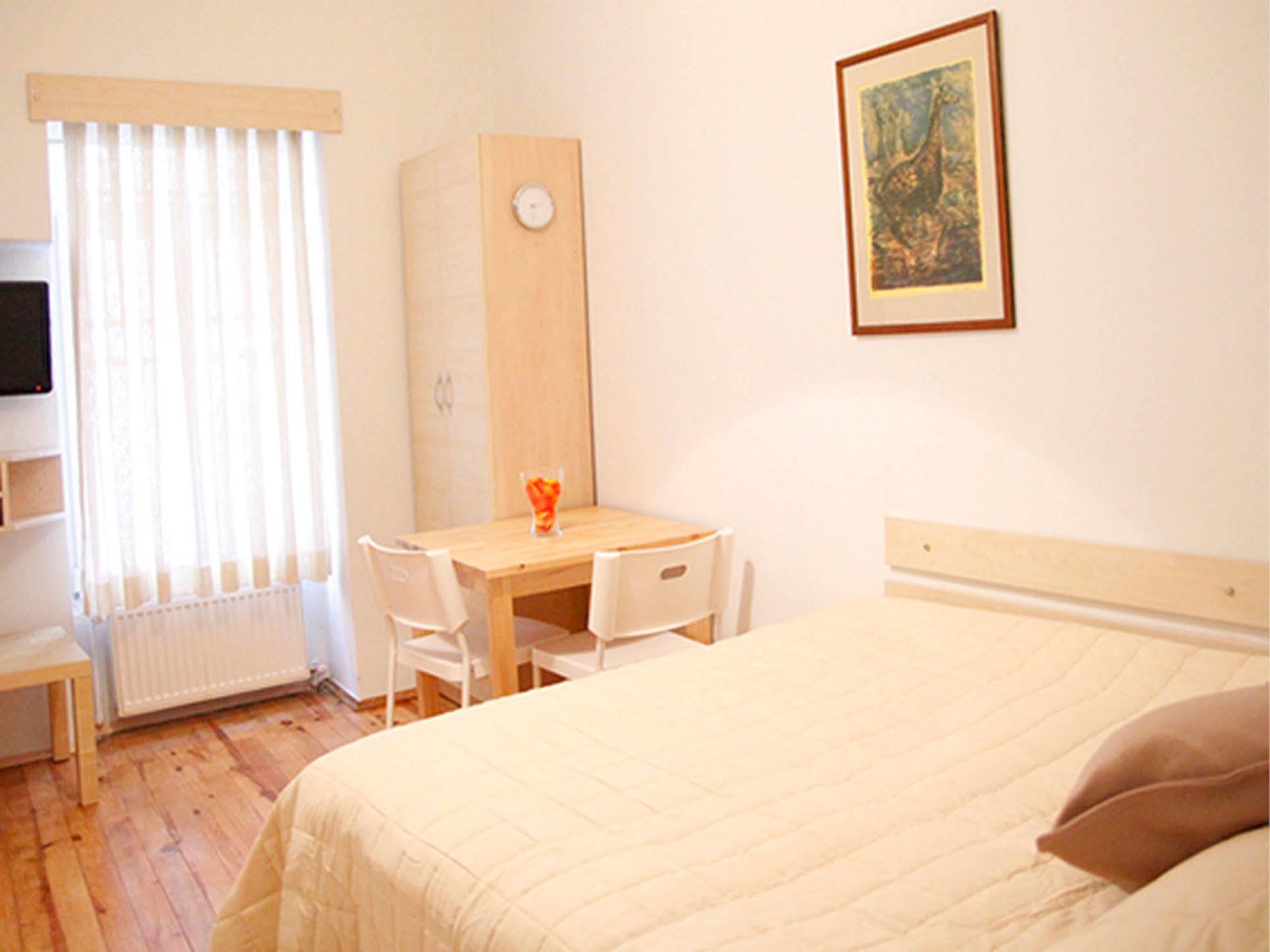Gen Suites Pera 2*