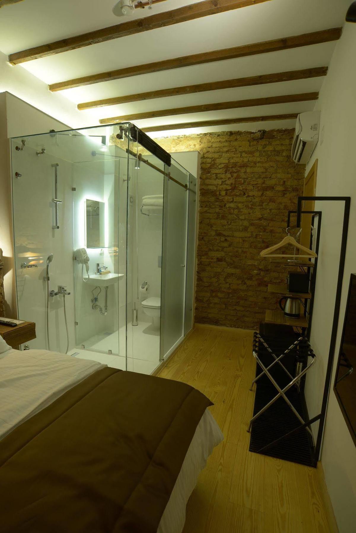 Gen Suites Pera 2*