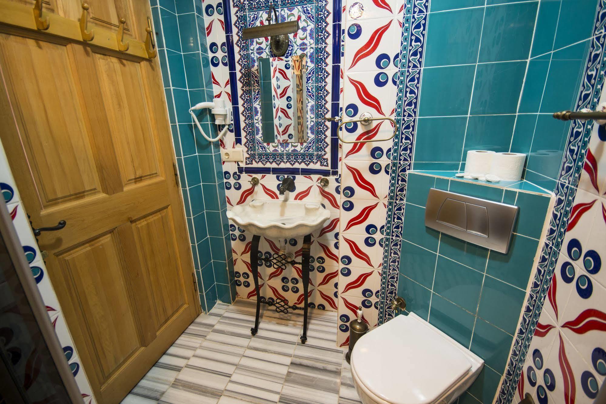 Sultan Corner 2*