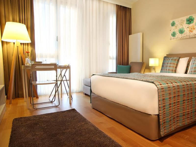 G Airport Apartment *