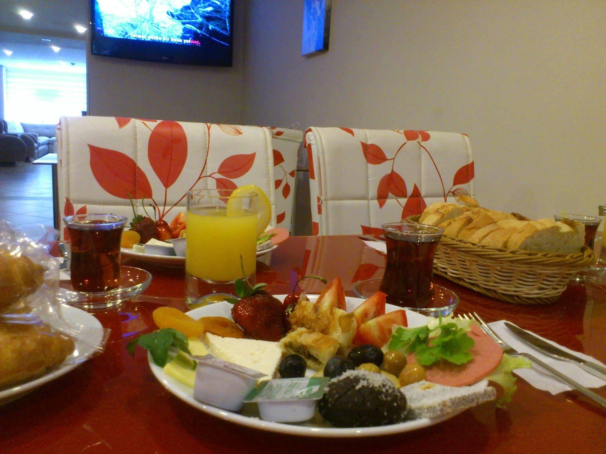 Pera Main Hotel 2*