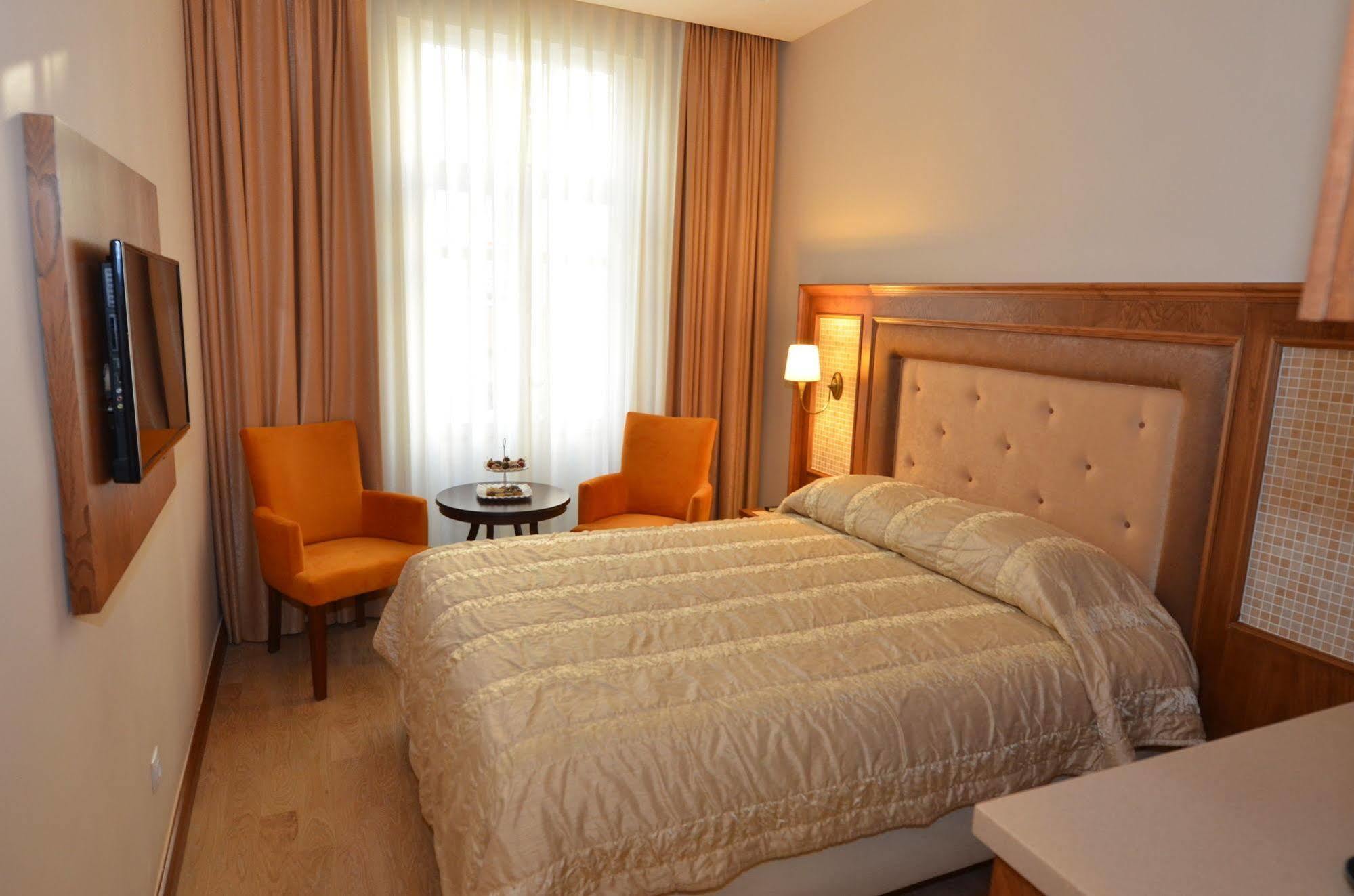 Hotel Ataker