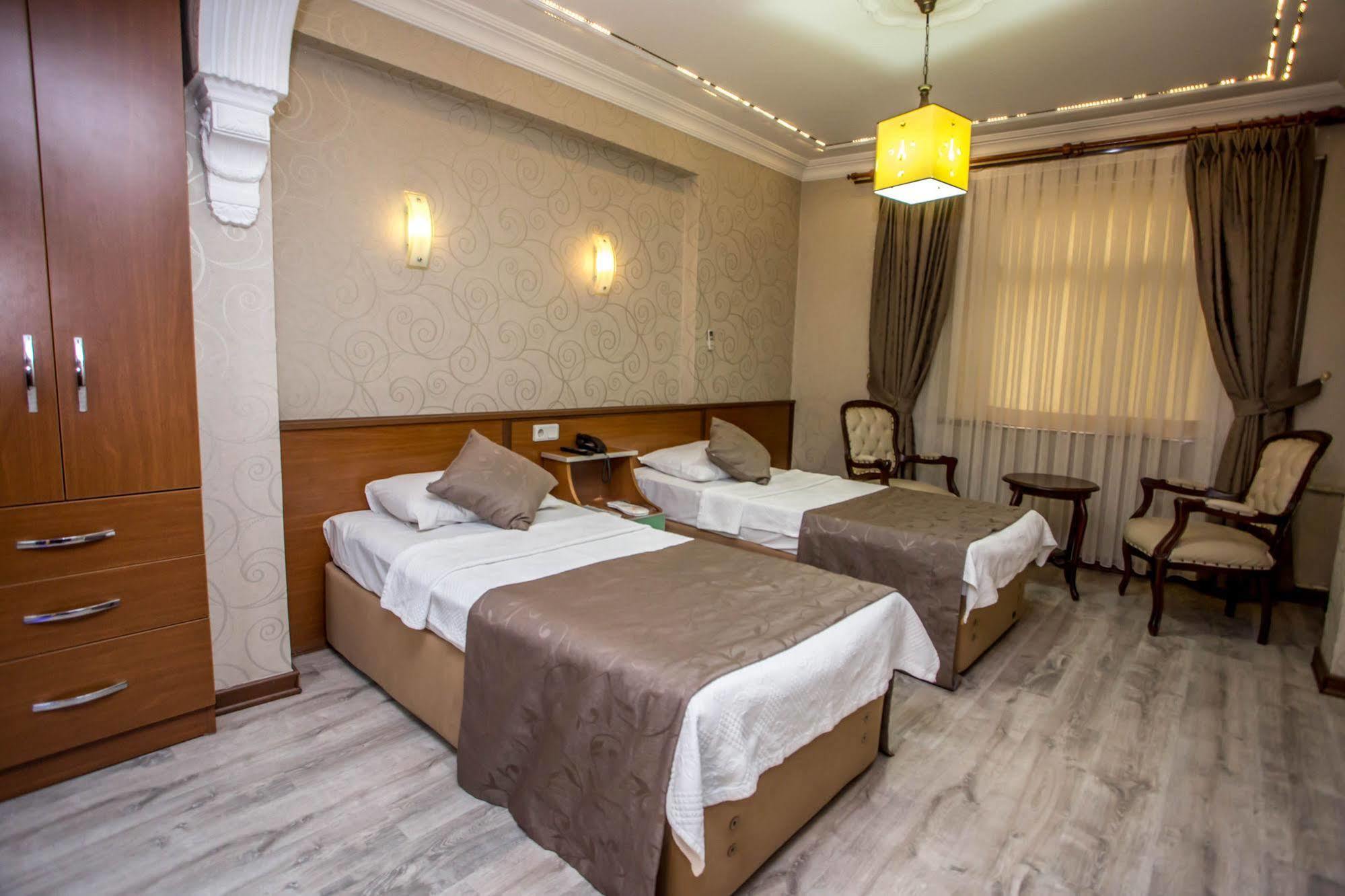 Pera Capitol Hotel 3*