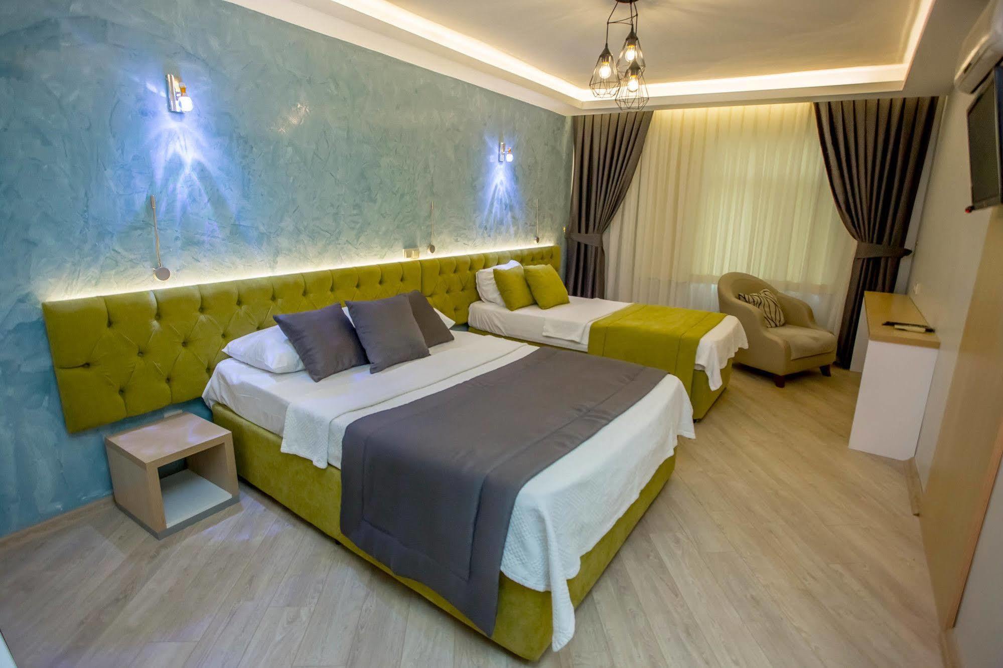 Pera Capitol Hotel 3*