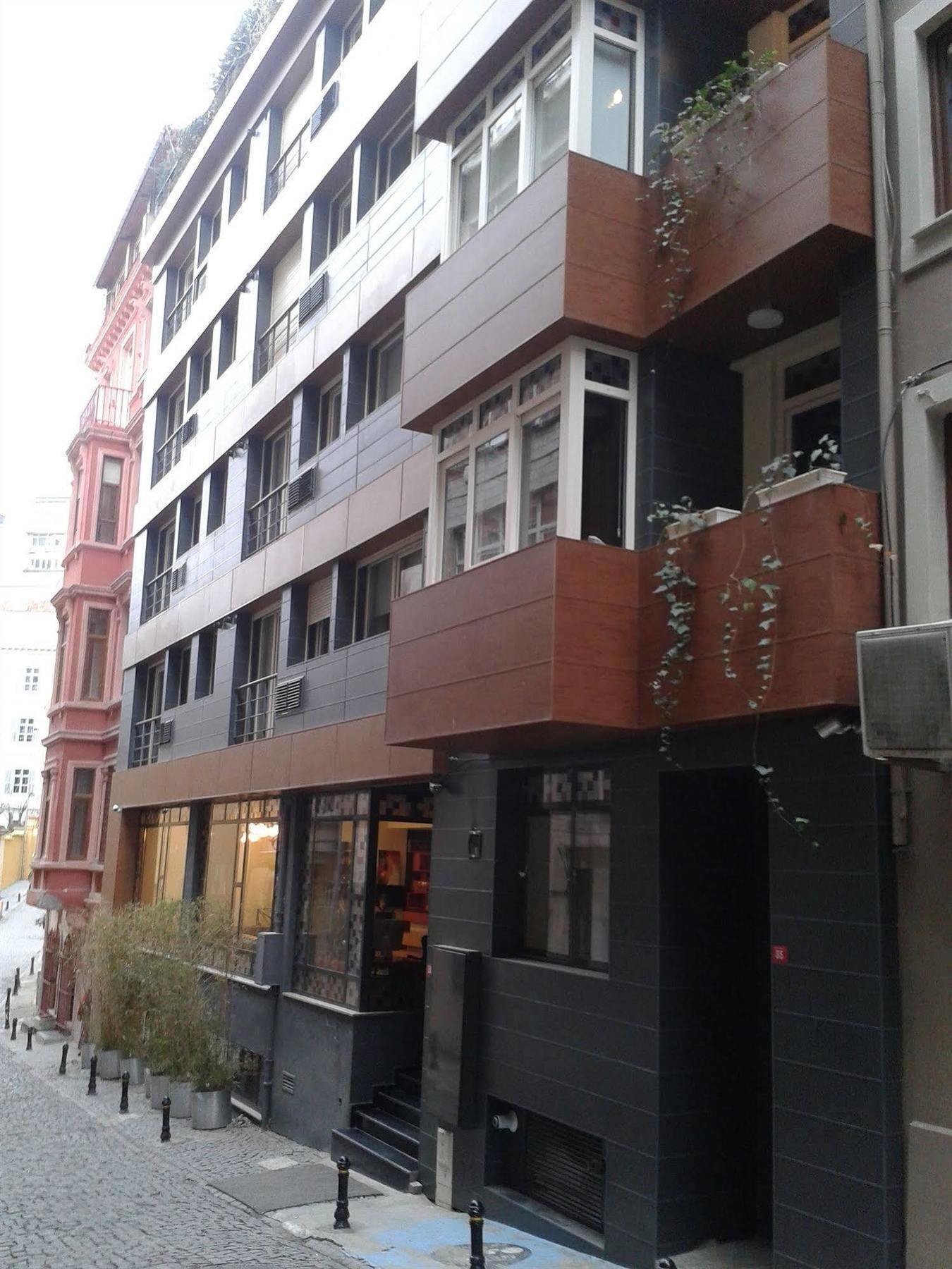 Nuru Ziya Istanbul