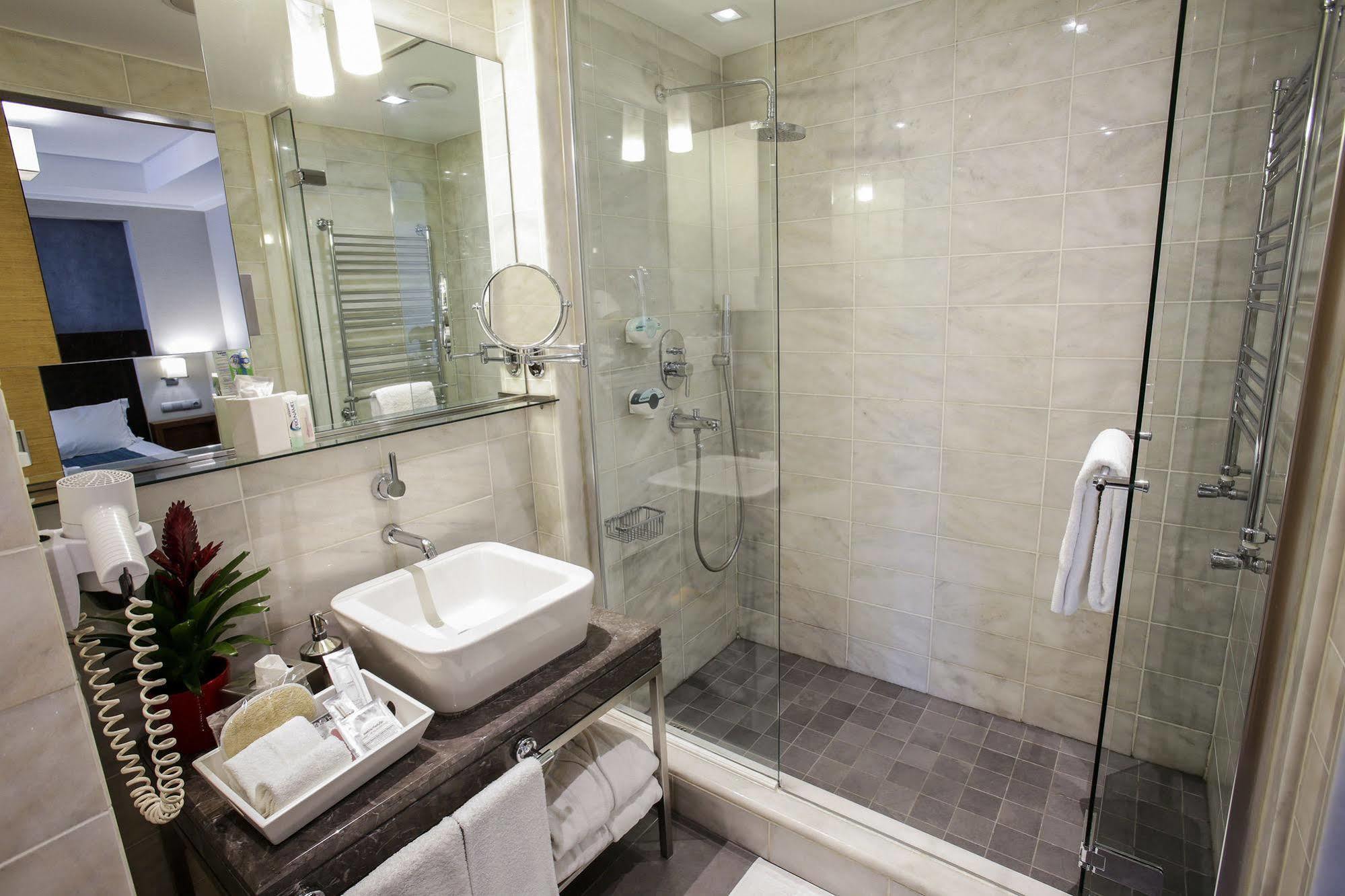 Hotel Housez & Special Class 4*