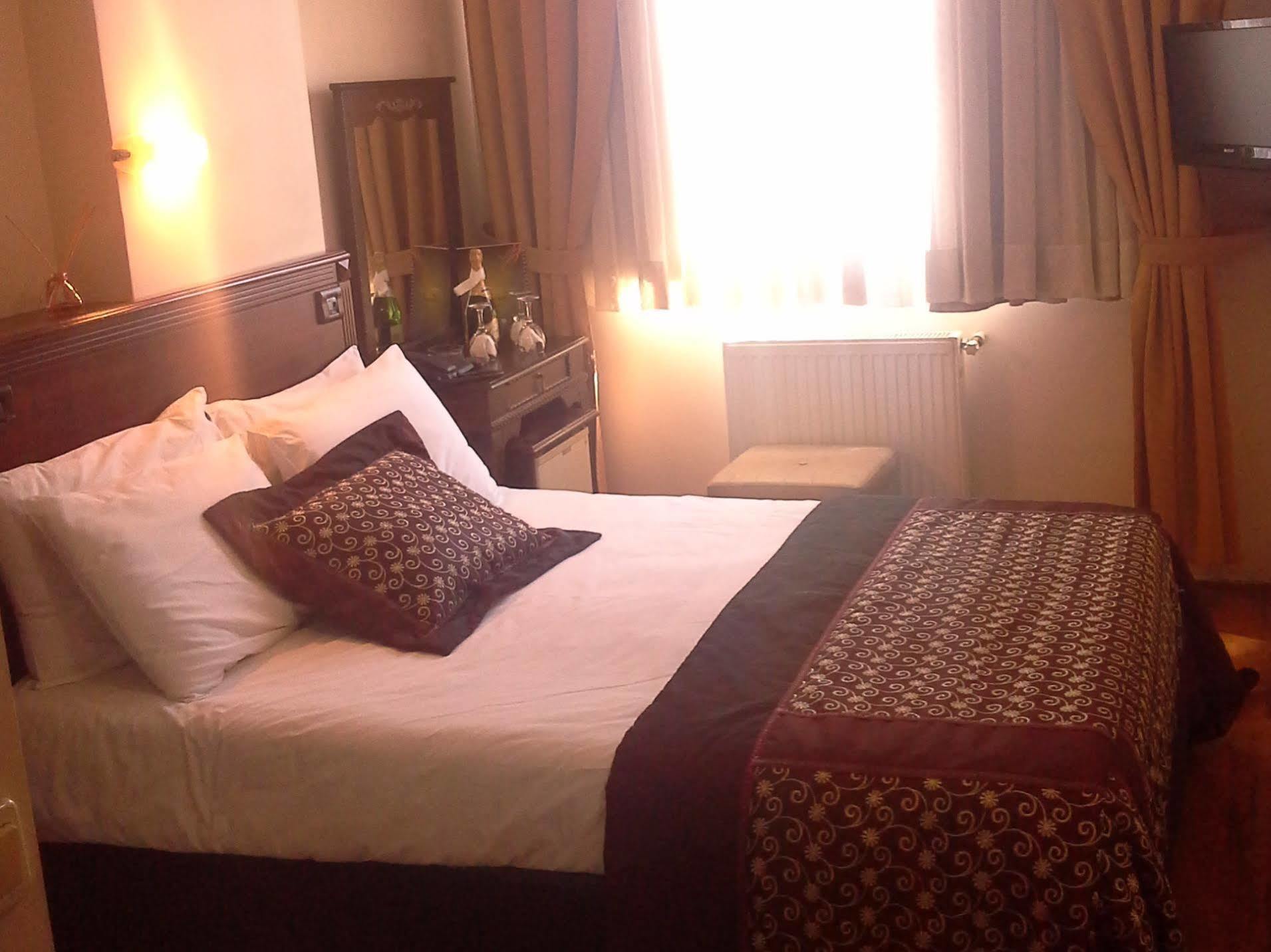 Abella Hotel
