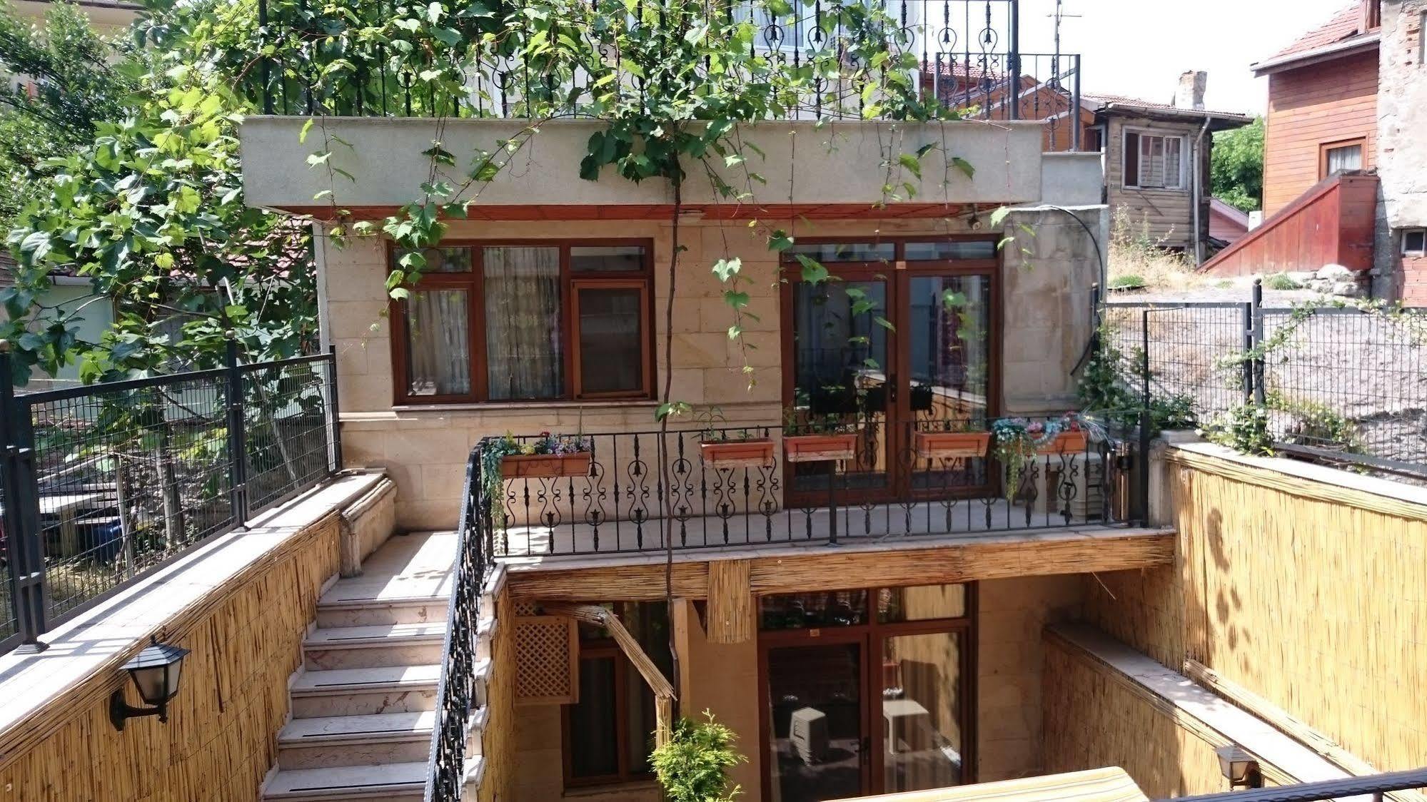 Saruhan Hotel 2*