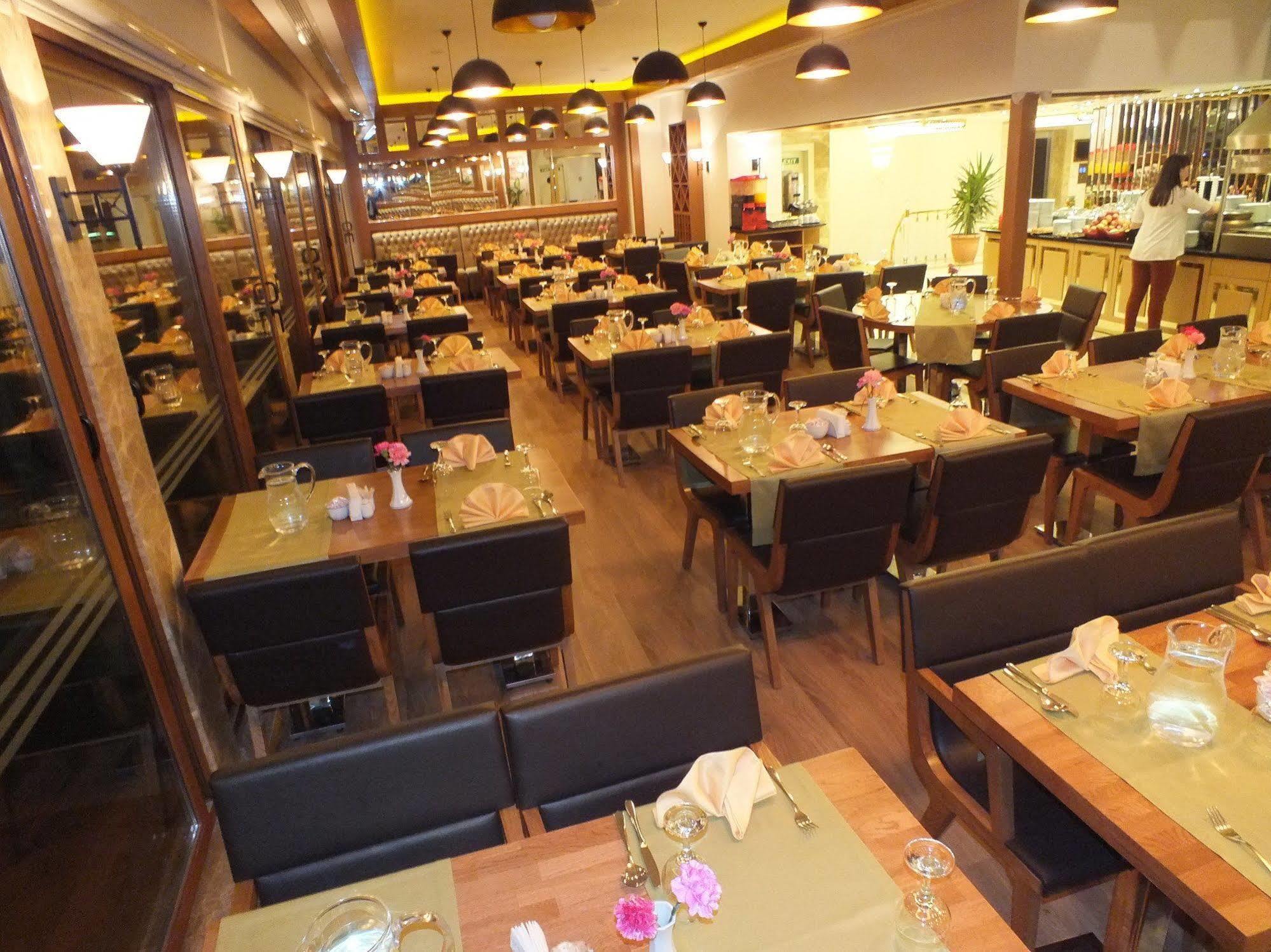 Hotel Grand Asiyan 4*