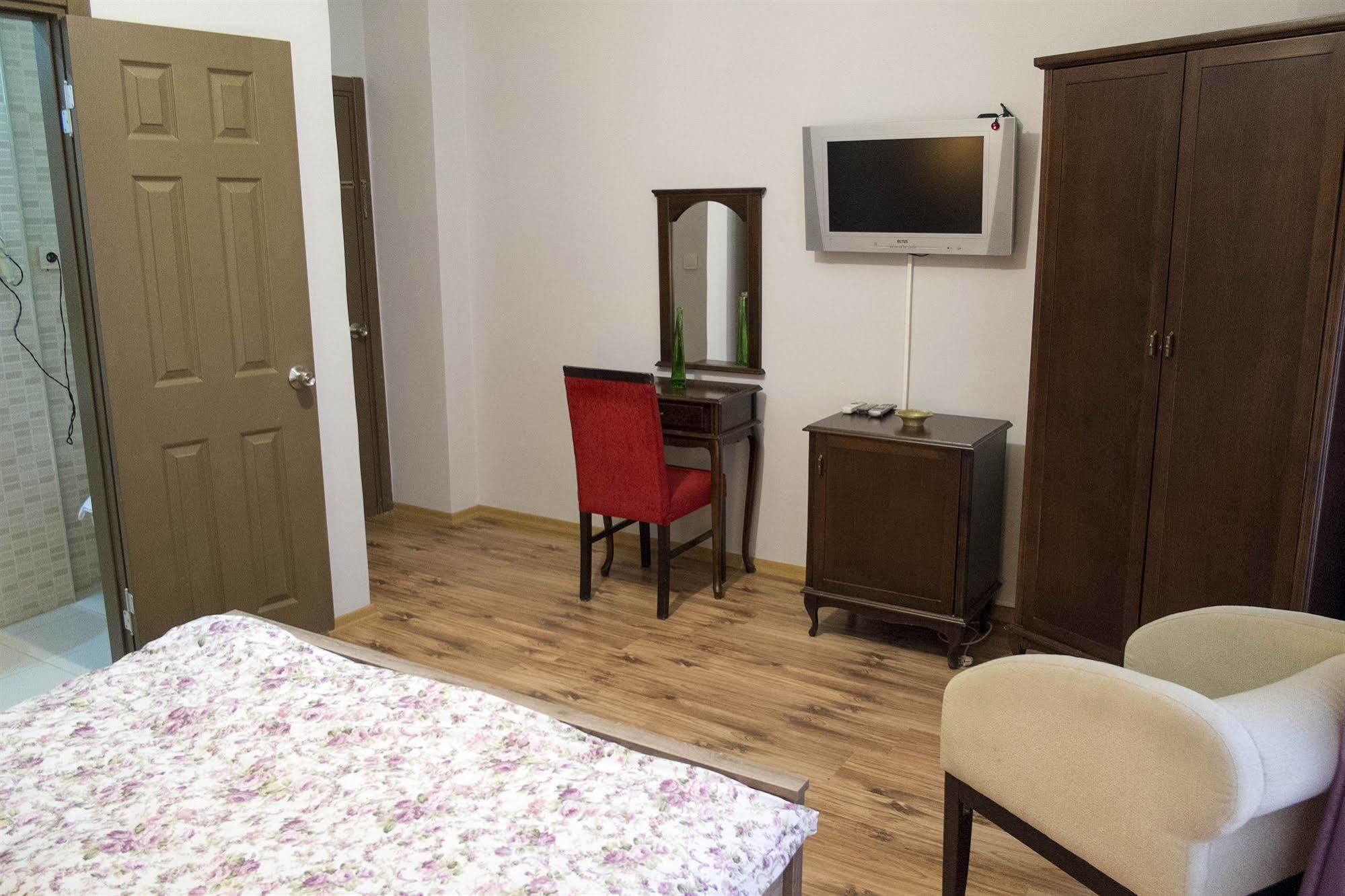 Hotel Dora