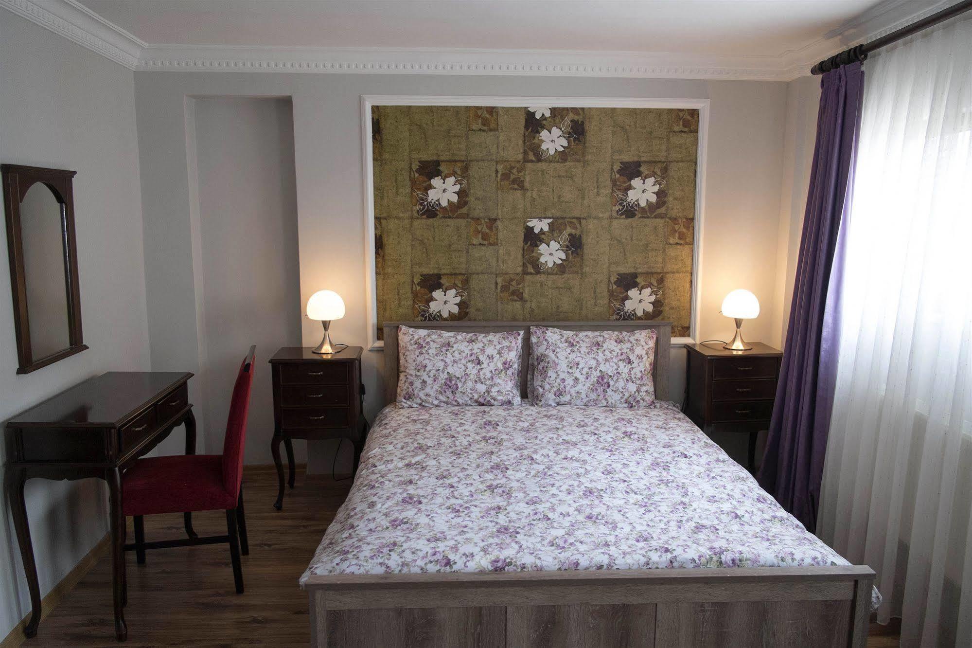 Hotel Dora