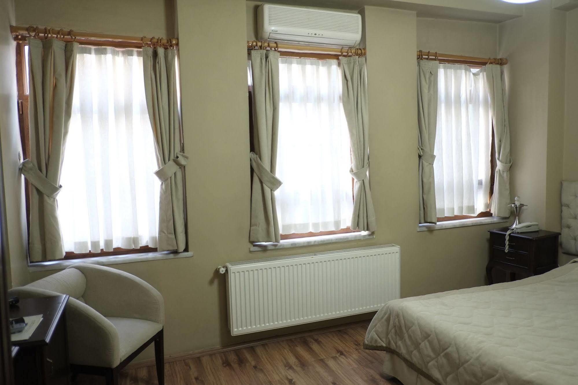 Dora Hotel 3*