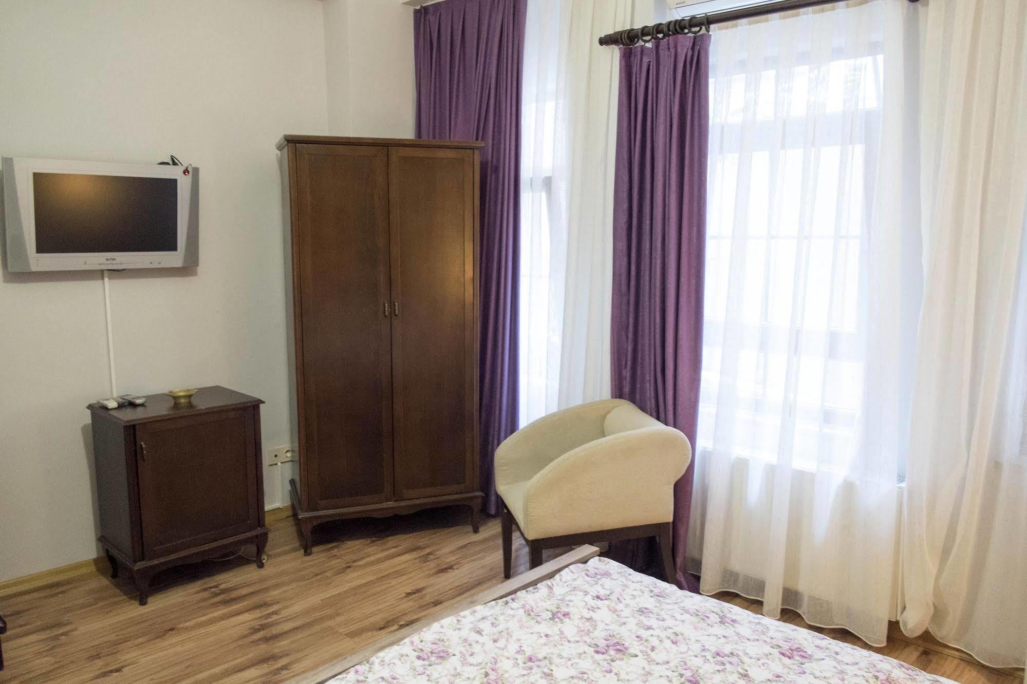 Hotel Dora