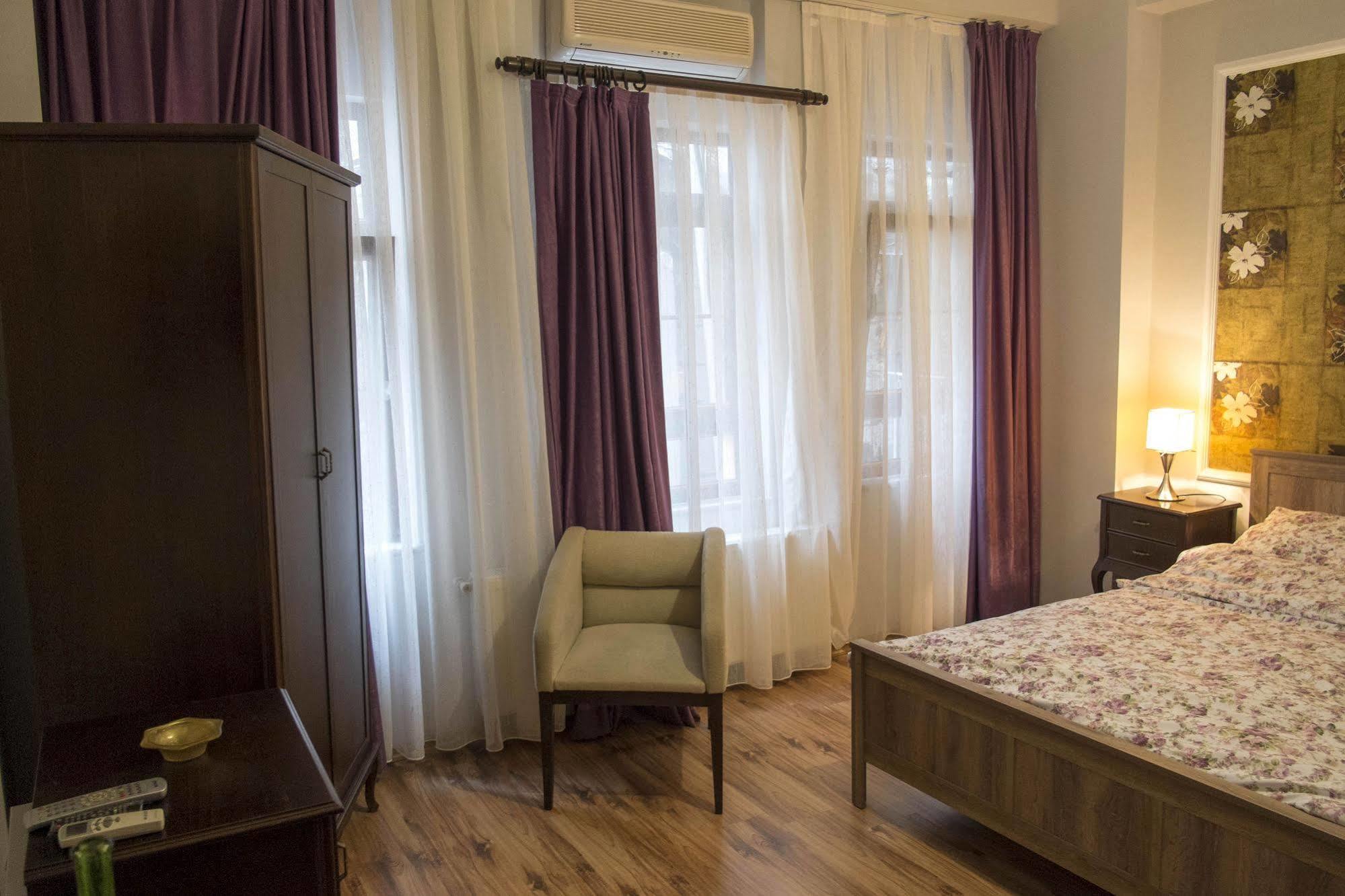 Dora Hotel 3*