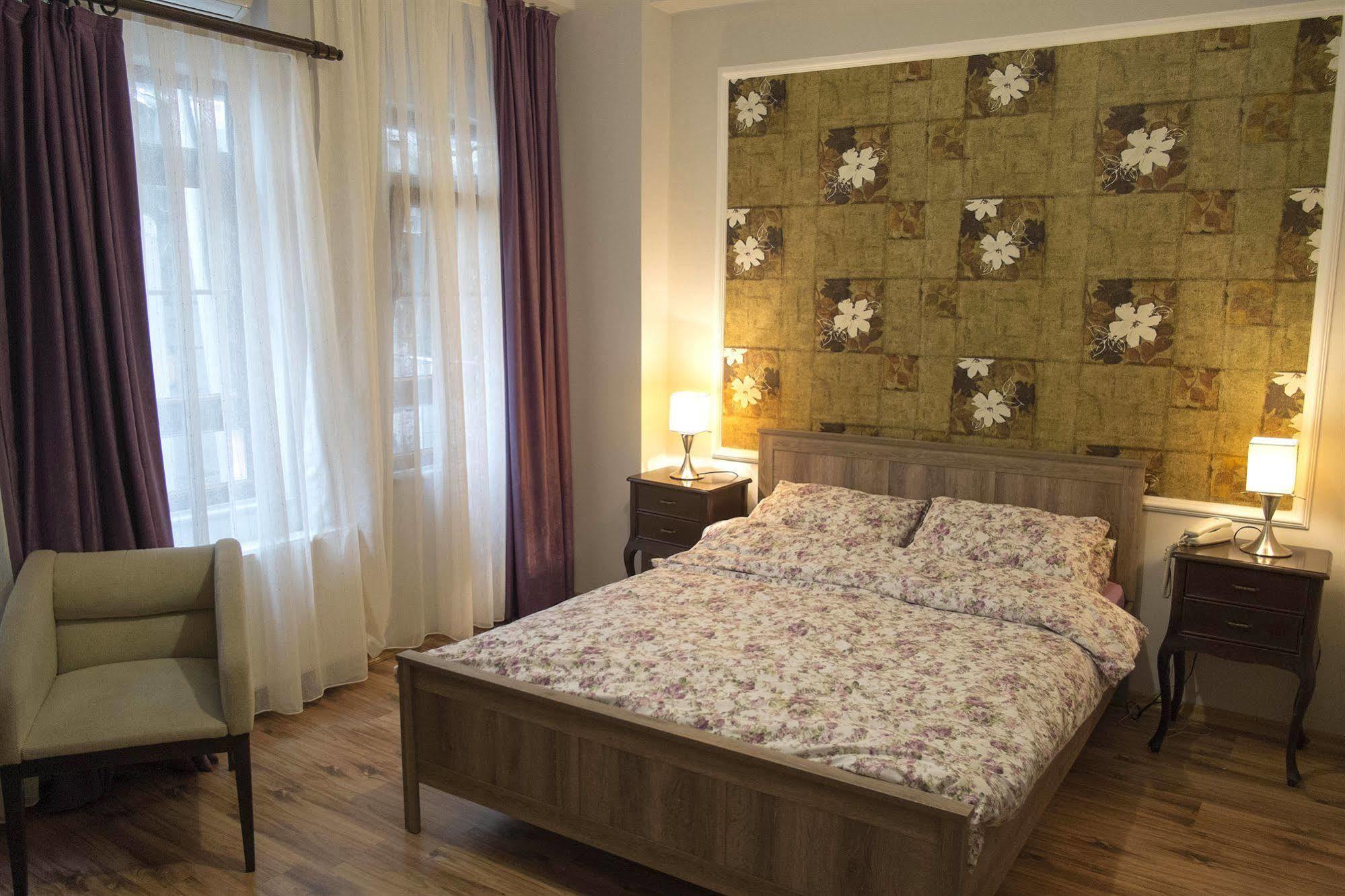 Hotel Dora
