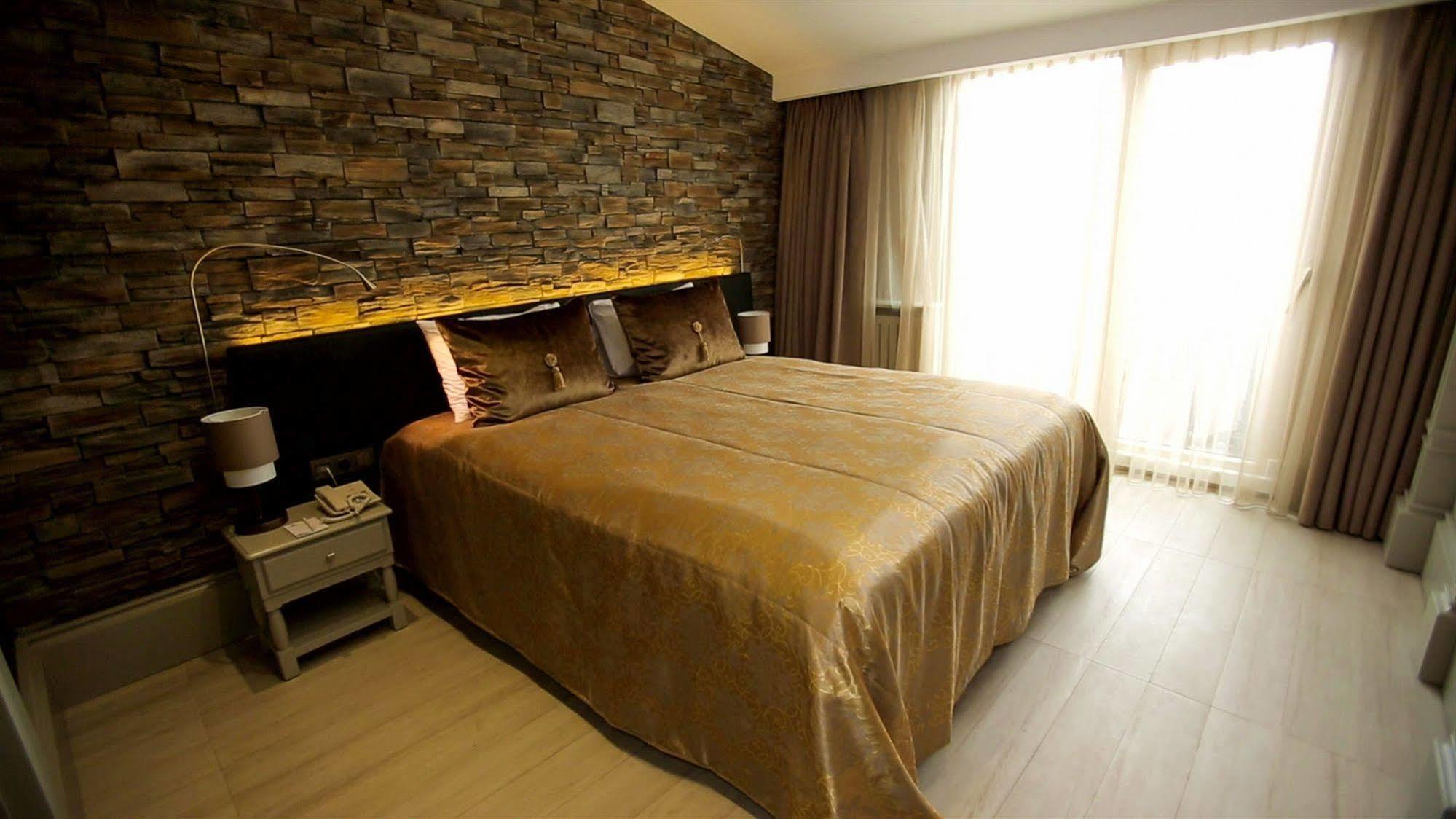 Aly Port Hotel