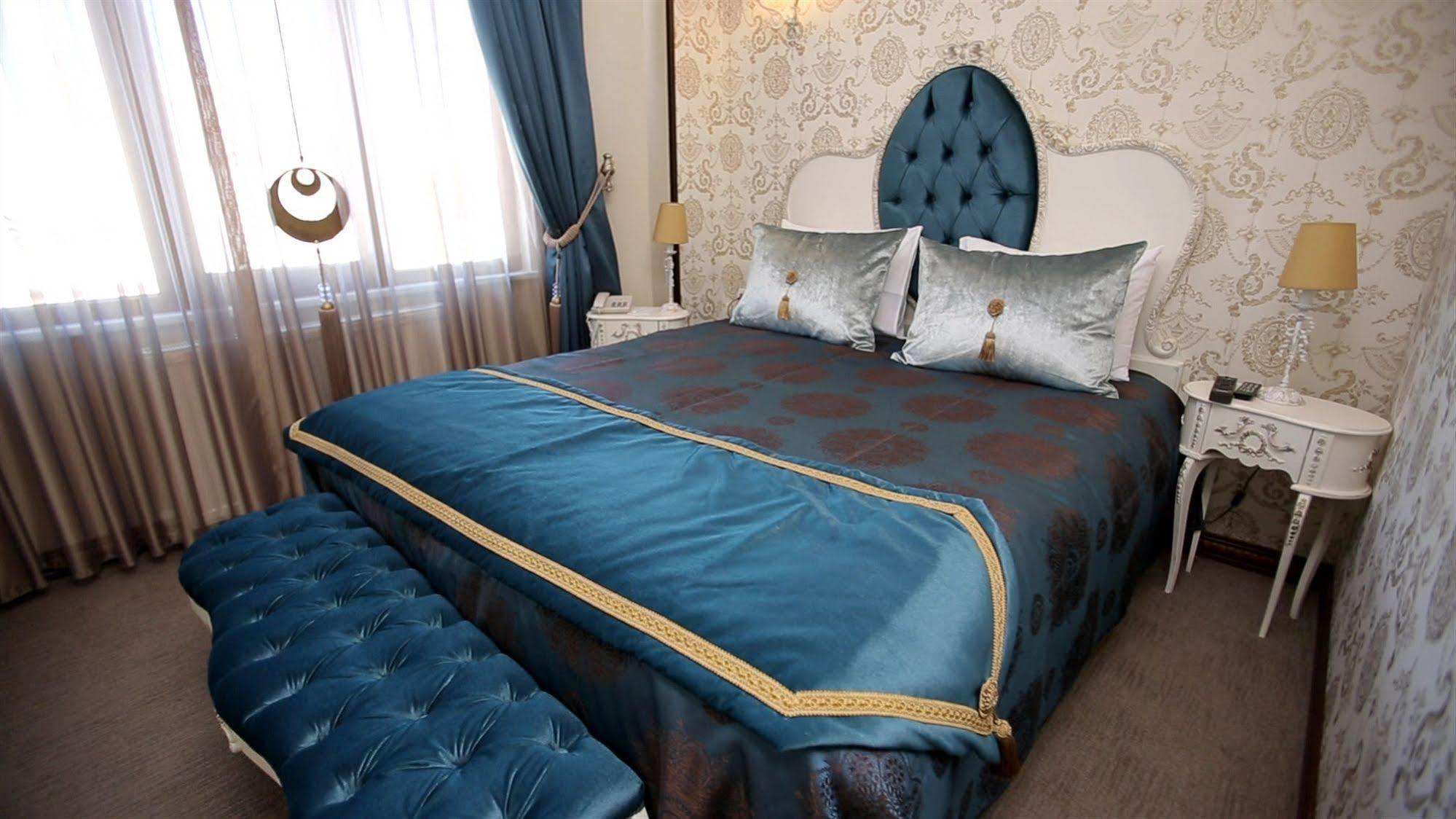 Aly Port Hotel