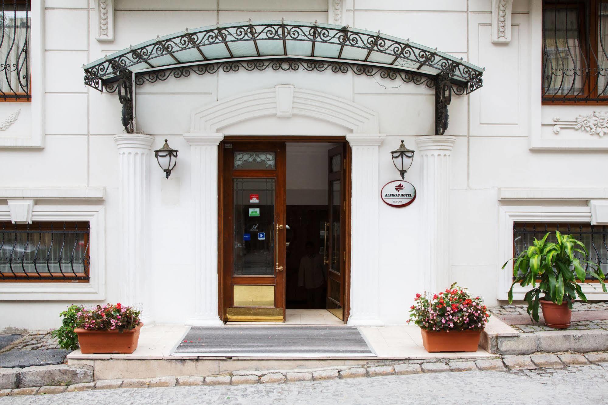 Albinas Old Hotel